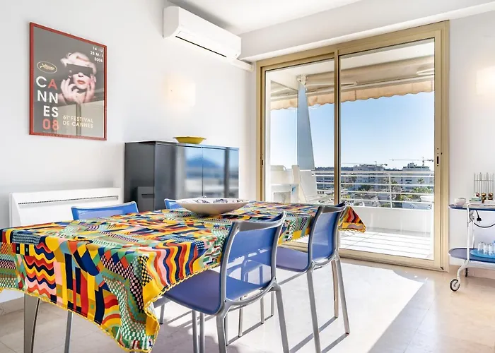 Palm Beach- Free Wifi- Parking- Sea View